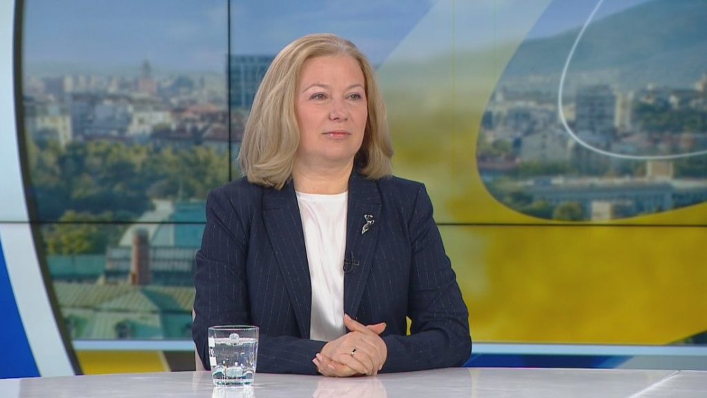 Надежда Йорданова: Ограничаването на секциите в чужбина е конституционен проблем
