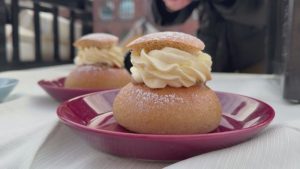 Най-сладкият полумаратон: 300 бегачи дегустираха сладкиши по улиците на Копенхаген