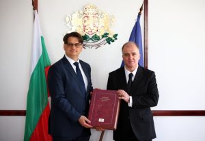 Найден Тодоров пое Министерството на културата: Всяко влизане тук е по-трудно