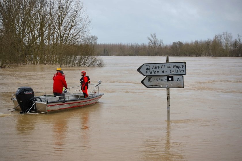 Наводнения и разрушения: Бурята „Ориана“ удари Италия, Испания и Франция