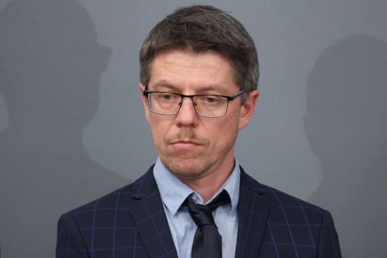 Назначеният за вицепремиер по честни избори Стоил Цицелков подаде оставка Назначеният за вицепремиер по честни избори Стоил Цицелков подаде оставка