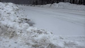 Обилен сняг и виелици в старопланинските проходи: Оранжев код и ограничения за камиони
