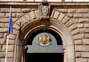 Служебният кабинет приема нов удължителен закон за бюджета с 5% ръст на заплатите