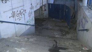 Опасен подлез при жп гара Искър: Граждани сигнализират за разруха и мрак