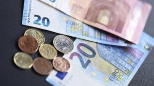 Криминалисти в Перник разследват опит за плащане с фалшиви 20 евро