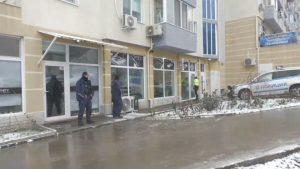 Втори скандал в Бургас: Полиция влезе в козметичен салон заради изтекли записи на голи клиенти