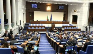 Скандали в парламента: Депутатите ограничиха до 20 изборните секции извън ЕС