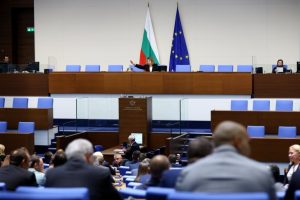 Политически сблъсък в парламента след ветото на Илияна Йотова върху Изборния кодекс