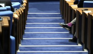 Парламентът изслушва министър Петър Дилов заради скок в цените на основни стоки