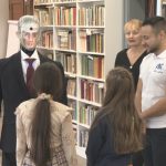 Първият български хуманоиден робот Робърт вдъхнови учениците в София