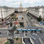 Смяната на 28 областни управители предизвика политическа буря и обвинения в пристрастност