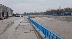 Повишени нива на реките в Хасковско: Река Хасковска заля мост край Болярово