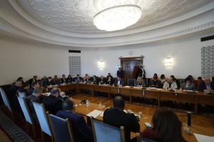 Правната комисия ограничи изборните секции извън ЕС до 20