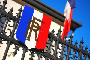 Протест пред френското посолство в София заради отнети български деца