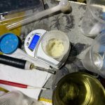 Специализирана акция в Бургас: Разбиха нарколаборатория в кв. „Победа“ и задържаха шестима