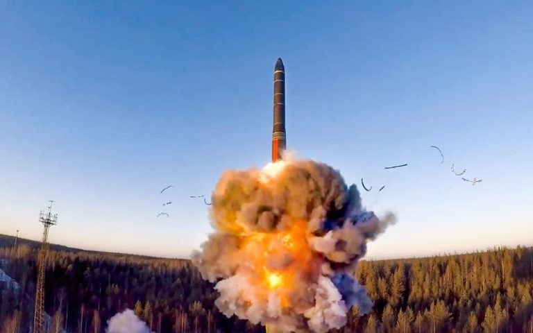 САЩ инициират тристранни преговори с Русия и Китай за нов ядрен договор