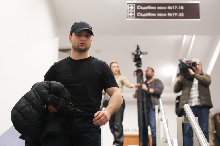 Съдът окончателно замени условната присъда на Васил Михайлов с ефективен затвор Съдът окончателно замени условната присъда на Васил Михайлов с ефективен затвор