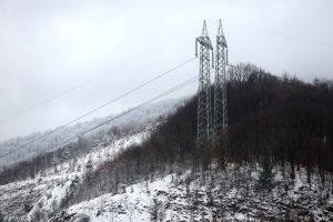 Аварирал кабел и масивно скално срутване блокираха пътя Смолян – Девин