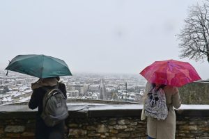 Италия под обсада: Мощни бури и ураганни ветрове предхождат леден фронт