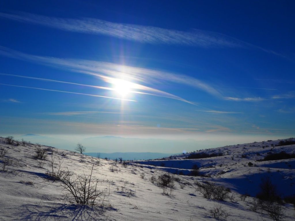 Слънчев петък с температури до 12 градуса и повишена лавинна опасност