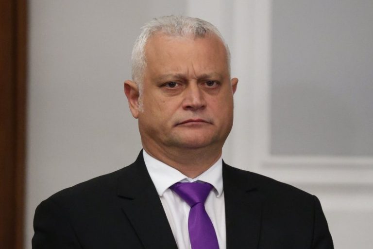 Съдийската колегия на ВСС освободи Емил Дечев от длъжността съдия заради поста му на МВР министър Съдийската колегия на ВСС освободи Емил Дечев от длъжността съдия заради поста му на МВР министър
