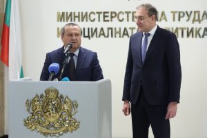 Хасан Адемов пое Министерството на труда и социалната политика от Борислав Гуцанов