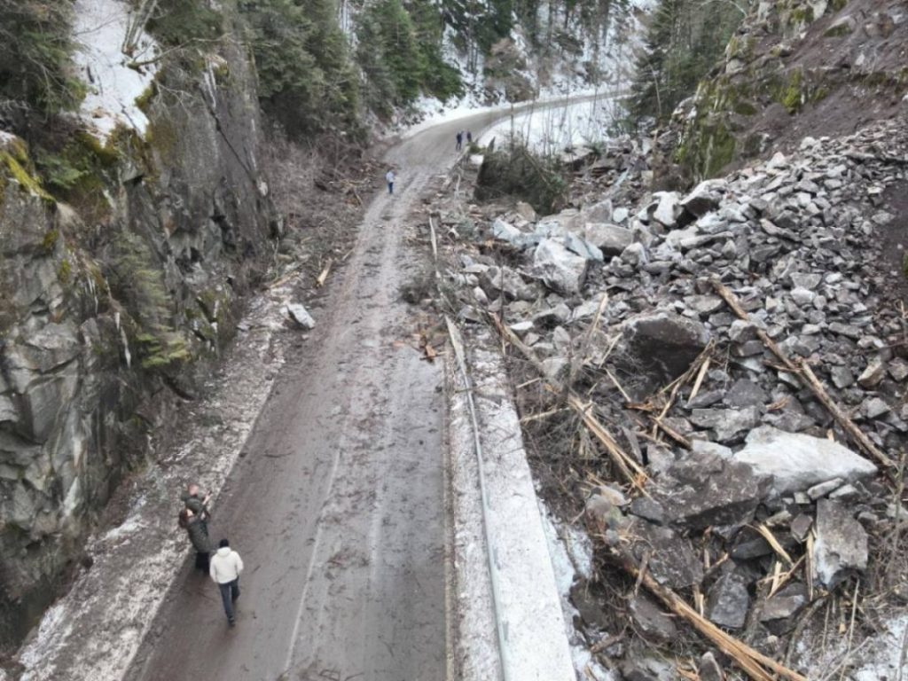 Републиканският път Велинград – Сърница остава блокиран за трети пореден ден