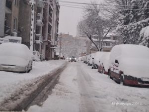 Усложнена зимна обстановка в Русенско: Затворени пътища и населени места без ток