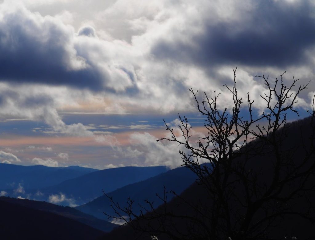 Валежите спират утре, но се очаква ново застудяване и сняг през следващата седмица