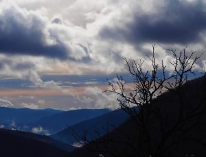 Валежите спират утре, но се очаква ново застудяване и сняг през следващата седмица
