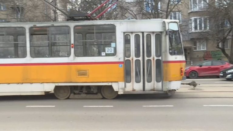 Ватман почина зад пулта на трамвай в София, успя да спре машината навреме Ватман почина зад пулта на трамвай в София, успя да спре машината навреме