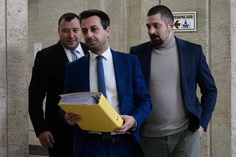 Партия „Възраждане“ се регистрира в ЦИК за предсрочните избори през април