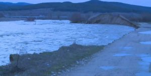 „Вероятността реката да дойде в къщите е 100%“: Критична ситуация с дигата на река Места край Хаджидимово