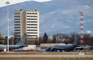 Военните самолети на САЩ на летище София: Депутатите изслушват трима министри