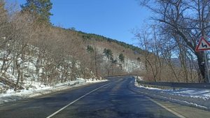 Временно затварят Прохода на Републиката заради катастрофирал камион и тежки зимни условия