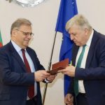 Юлиан Попов пое поста министър на околната среда и водите от Манол Генов