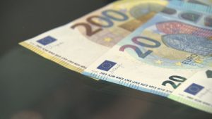 Задържаха 36-годишен мъж с фалшива банкнота от 200 евро в казино в Сливен