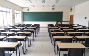 Обилен сняг затвори училища в Добрич, Разград и Руен, блокира пътища в Североизточна България