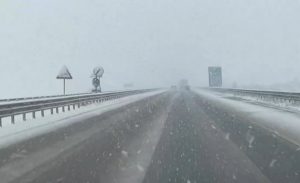 АПИ предупреждава за мокри пътища и риск от заледявания в цялата страна