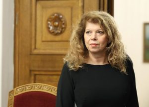 Илияна Йотова продължава консултациите за служебен премиер с три парламентарни групи