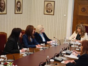 Илияна Йотова: Президентът не носи отговорност за служебното правителство, тя е на парламента