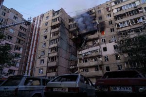 Руски удари взеха жертви в Запорожие, Естония задържа кораб за Санкт Петербург