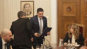 „Вие сте част от олигархичния модел“: Срещата между Йотова и МЕЧ приключи със скандал