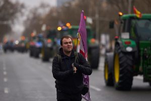 Трактори блокираха центъра на Мадрид: Испанските фермери въстанаха срещу сделката с Меркосур