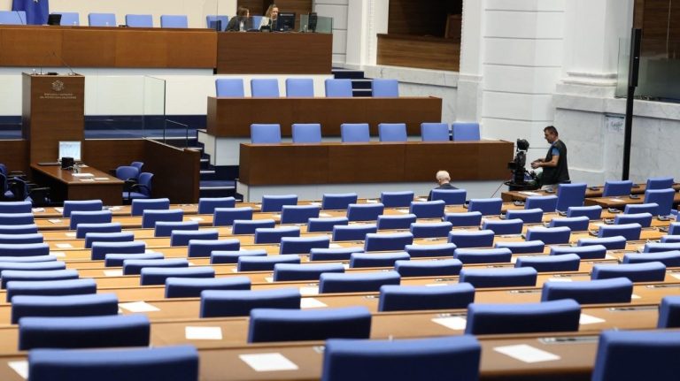 Маркет линкс: Румен Радев води с 25.6% при нови избори, ГЕРБ-СДС остава втора сила