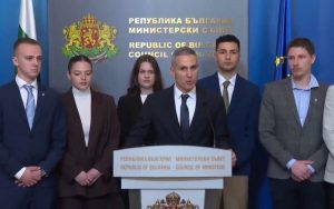 Андрей Гюров обсъди предсрочните избори и съдебната реформа с протестиращите студенти