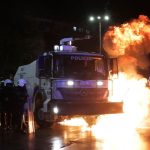 Десетки арестувани и ранени полицаи след ожесточени сблъсъци на протести в Албания