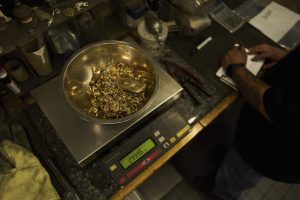 Цената на златото надхвърли 5000 долара: Масови покупки на благородни метали в Европа