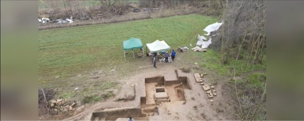 Археолози откриха уникална римска гробница край Свищов след сигнал от гражданин