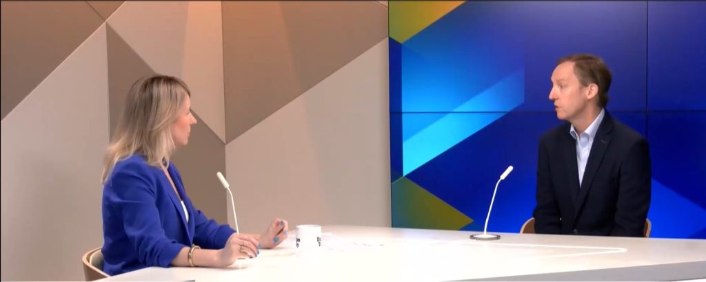 Евродепутатът Бари Андрюс: Потребителите и бизнесът плащат цената на търговската несигурност със САЩ